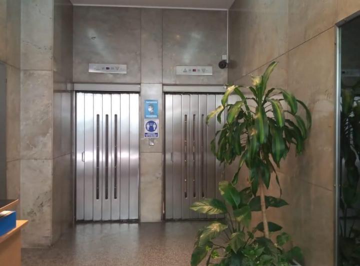 Oficina 234 m2 impecable y dividida. Av Belgrano esquina Chacabuco 1