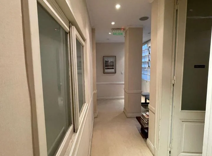 Foto de Venta Semipiso de Estilo Francés en Barrio Norte – Apto Profesional, imagen 4
