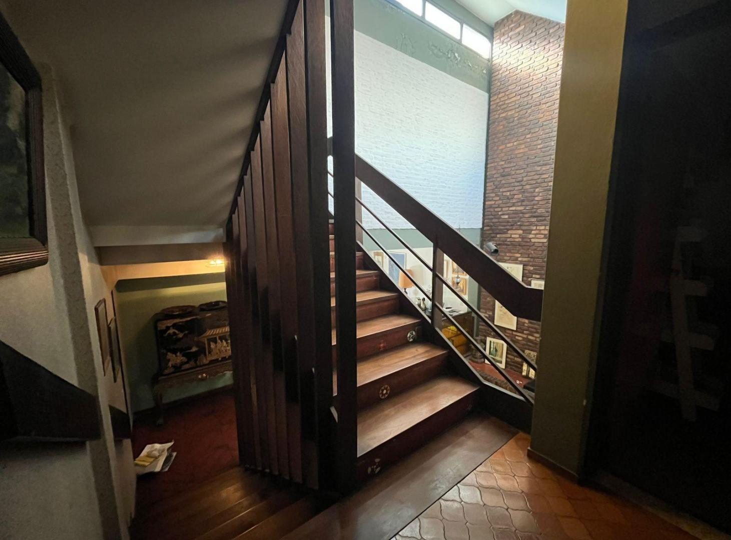 Foto de Excelente casa con 5 dormitorios, 300 m2 jardín y pileta, a 3 cuadras, imagen 5
