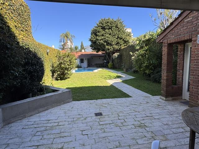 Foto de Casa en venta en Vicente Lopez con jardin y pileta., imagen 2