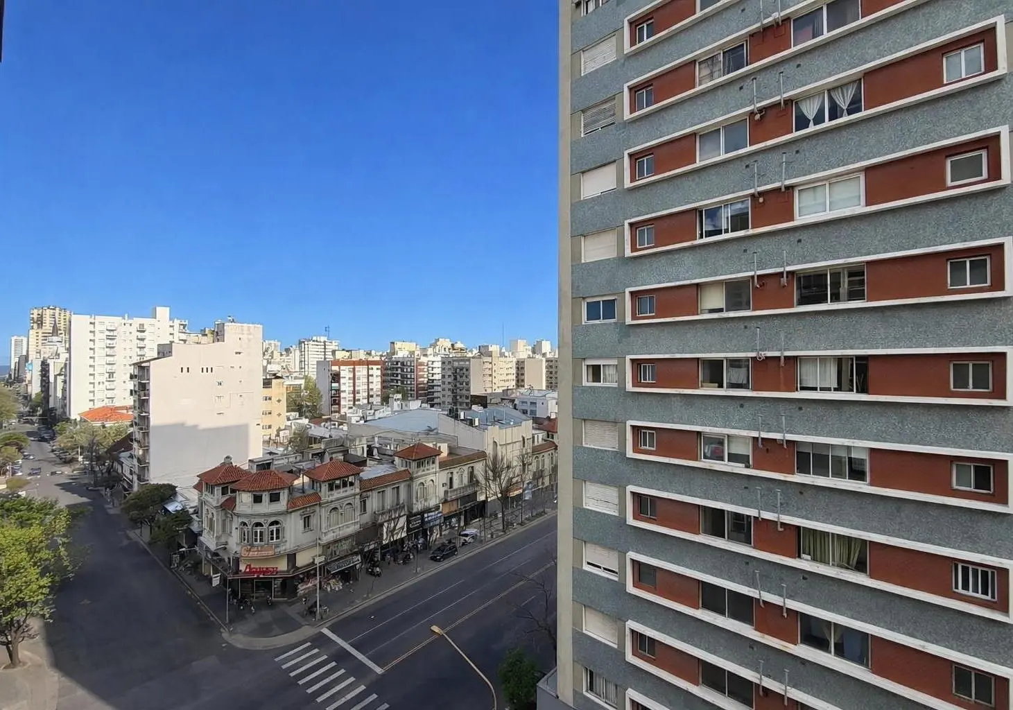 Departamento · Tres Ambientes · Centro · Reciclado por completo · Master con vestidor · Balcón 4
