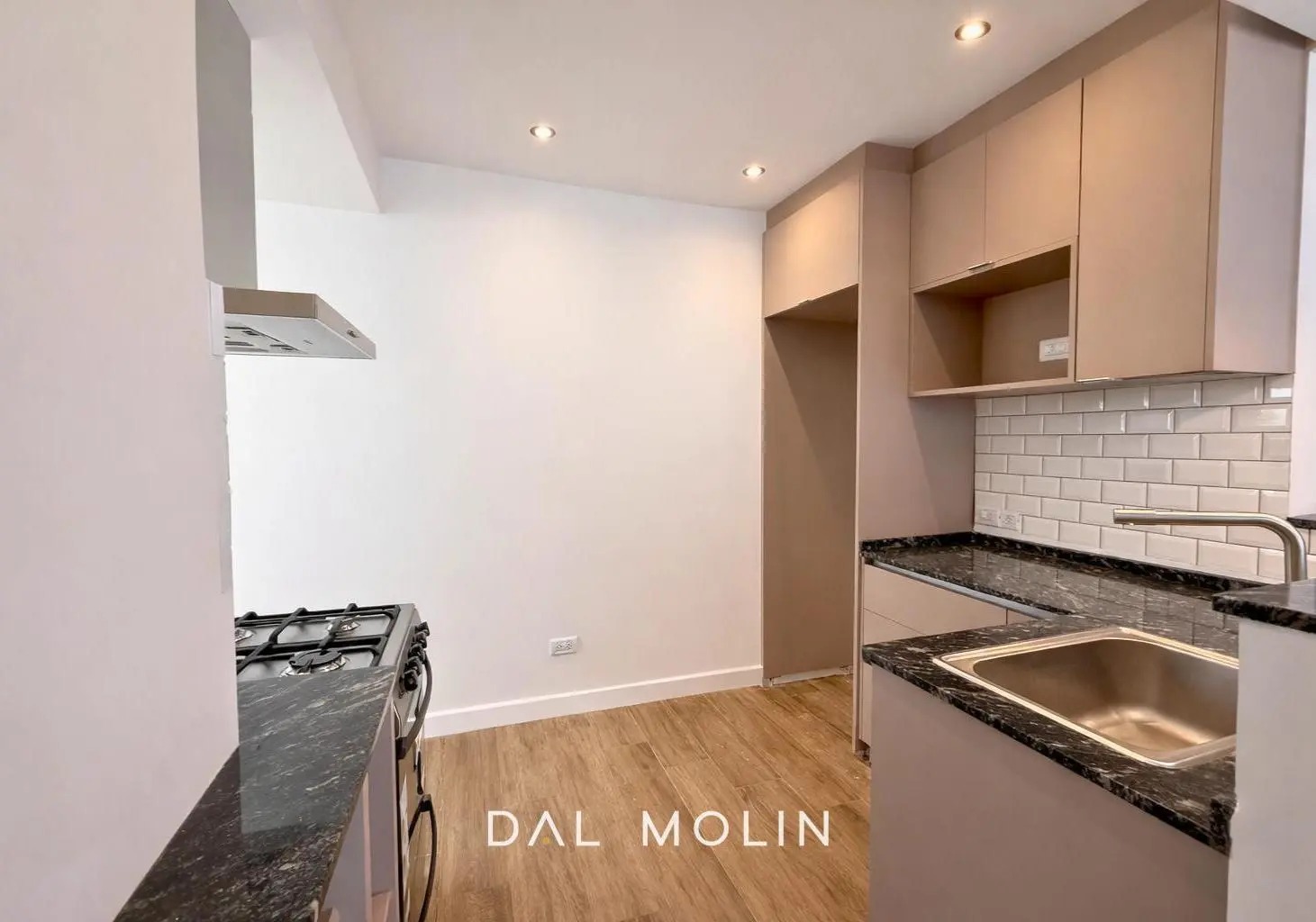 Departamento · Tres Ambientes · Centro · Reciclado por completo · Master con vestidor · Balcón 5