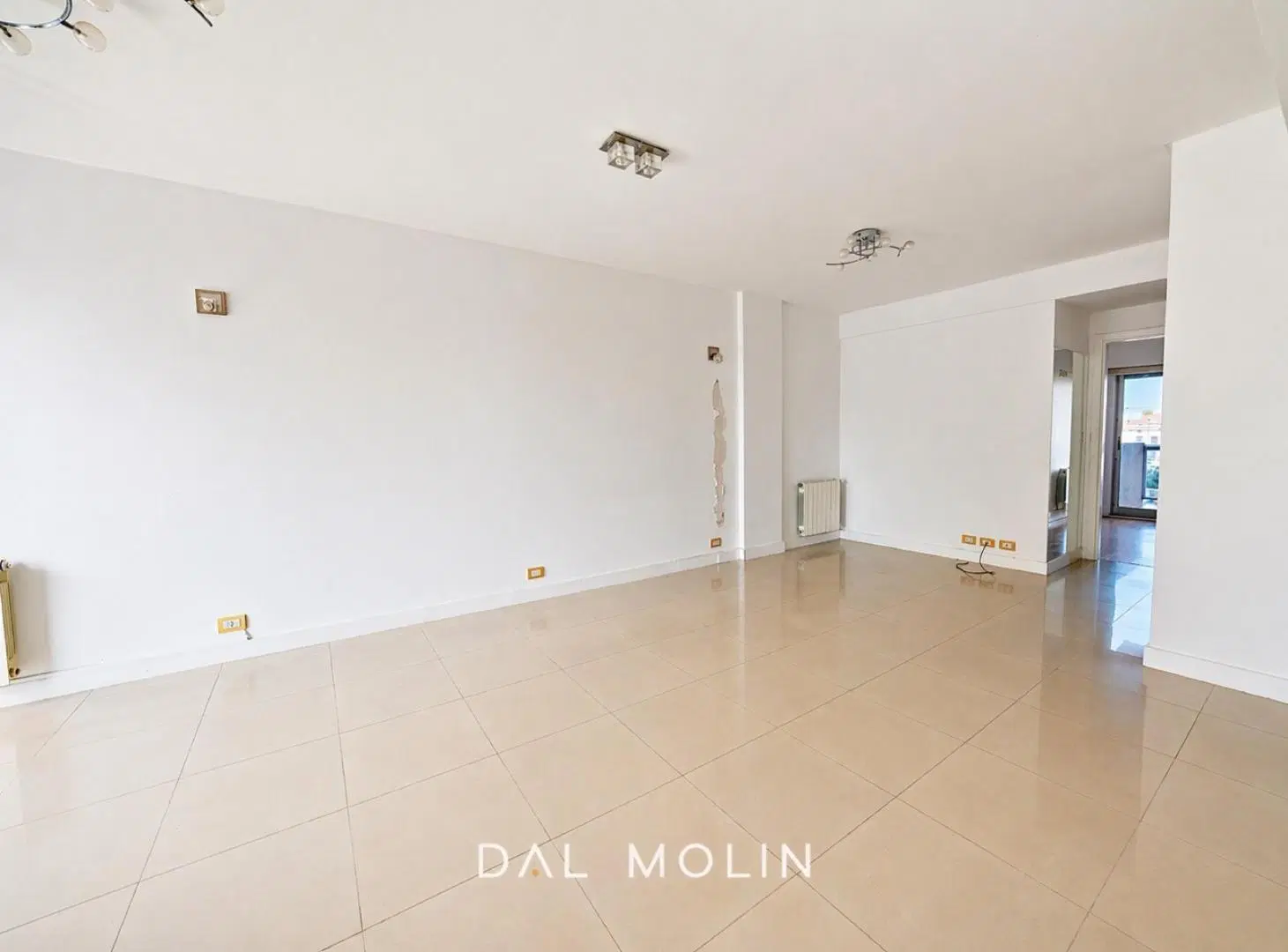 Alquiler· 12 meses · 4 Ambientes · Semipiso con vista al mar · Balcón frente · Cochera ·  La Perla 5