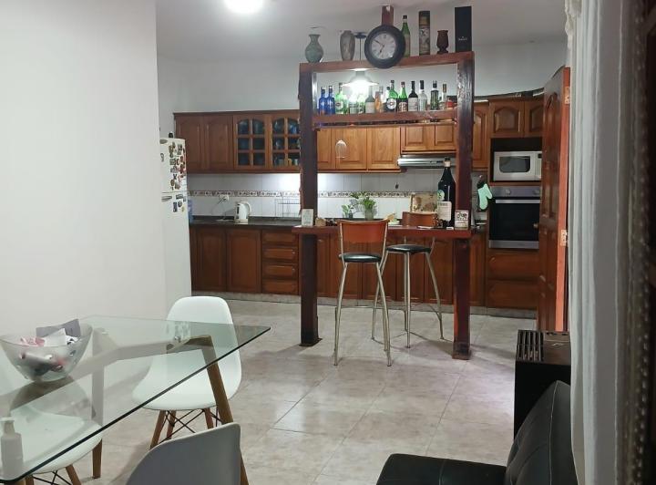 VENTA Bº RIVADAVIA AMBROSIO FUNES 2216 CASA 4 A 5 DORMITORIOS + GALPÓN  5