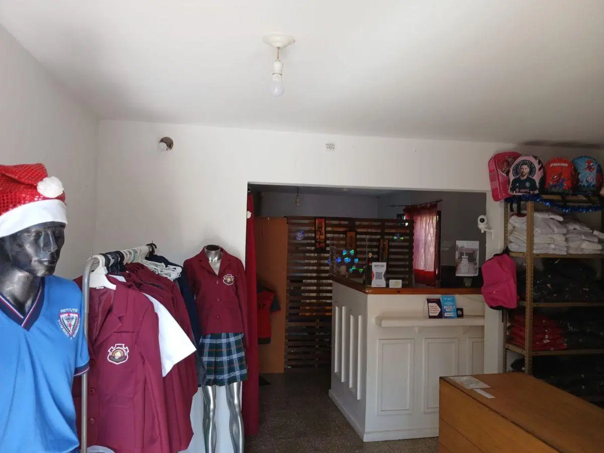 VENTA Bº ACOSTA FELIX SAMANIEGO 1532 CASA INTERNA 2 DOR + COCH PARA 3 AUTOS 1