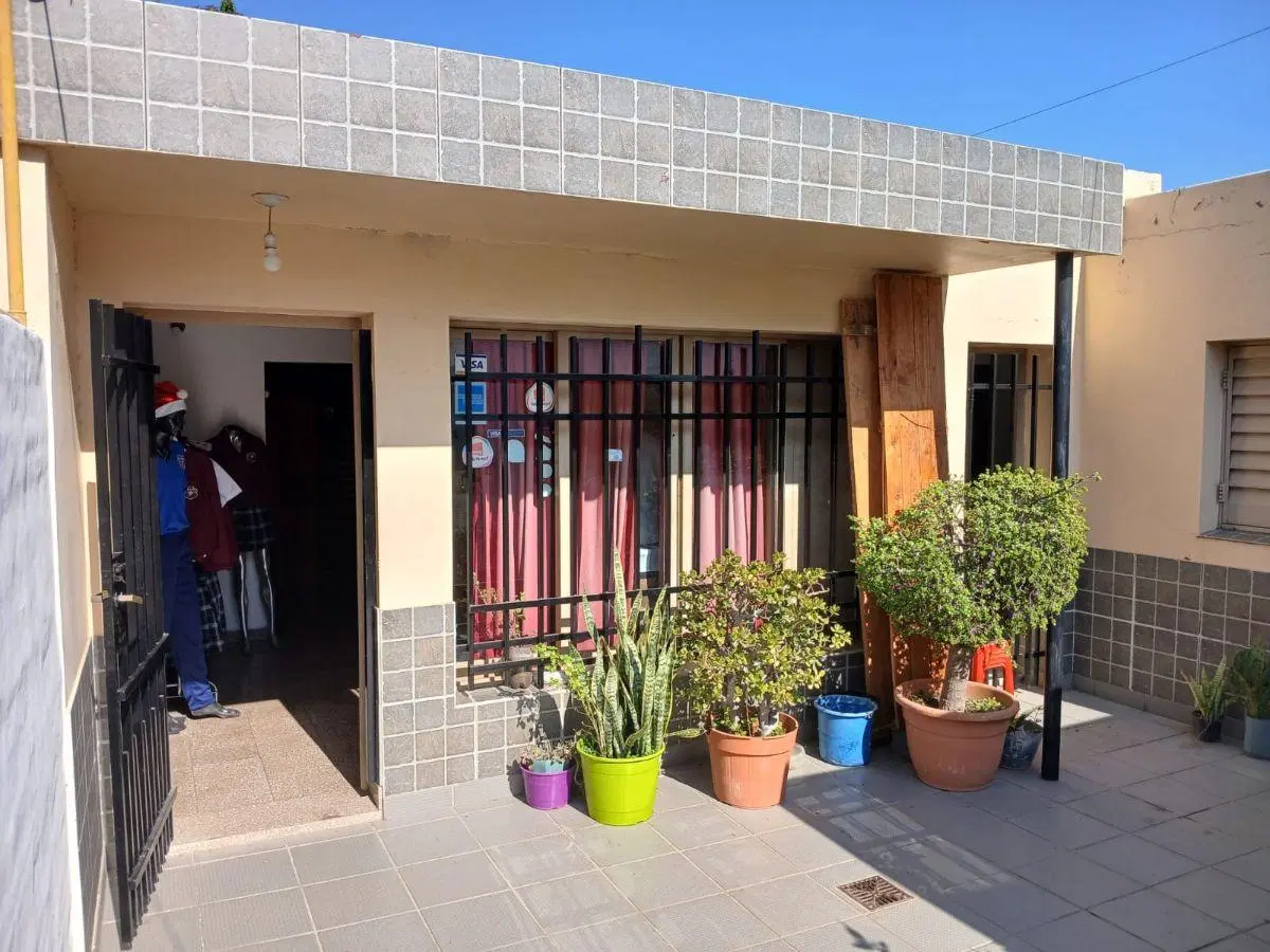 VENTA Bº ACOSTA FELIX SAMANIEGO 1532 CASA INTERNA 2 DOR + COCH PARA 3 AUTOS 5