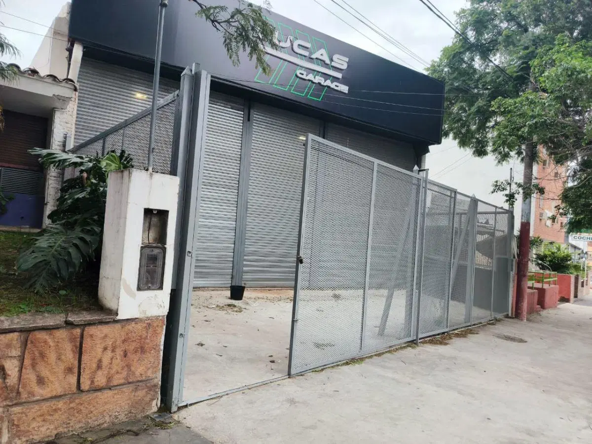 ALQUILER Bº CRISOL SUR SABATTINI 1542 LOCAL DE 330M2 + 2 BAÑOS + PATIO 110M2 1