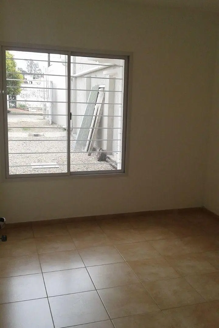 VENTA Bº SAN CARLOS GUASPAMPA 2813 CASA + 3 DEPARTAMENTOS + 3 COCHERAS 4