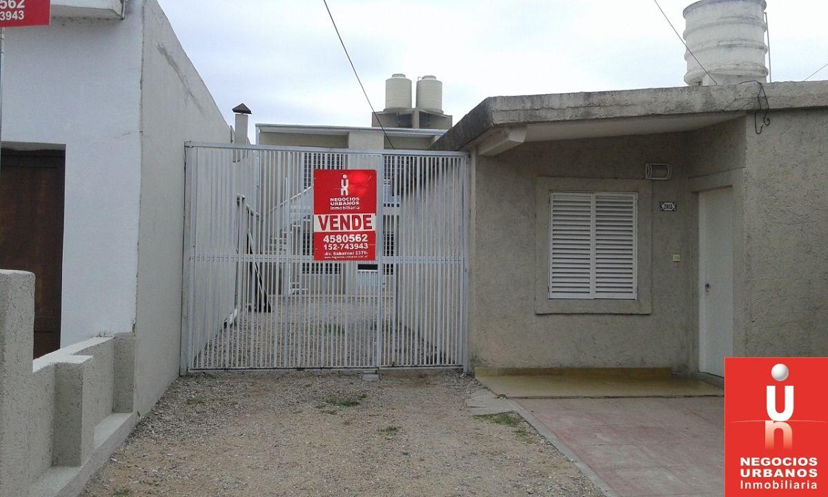 Foto de VENTA Bº SAN CARLOS GUASPAMPA 2813 CASA + 3 DEPARTAMENTOS + 3 COCHERAS, imagen 1