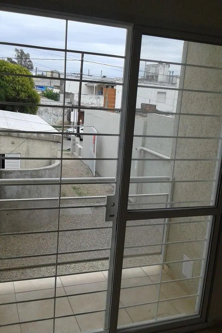 VENTA Bº SAN CARLOS GUASPAMPA 2813 CASA + 3 DEPARTAMENTOS + 3 COCHERAS 8