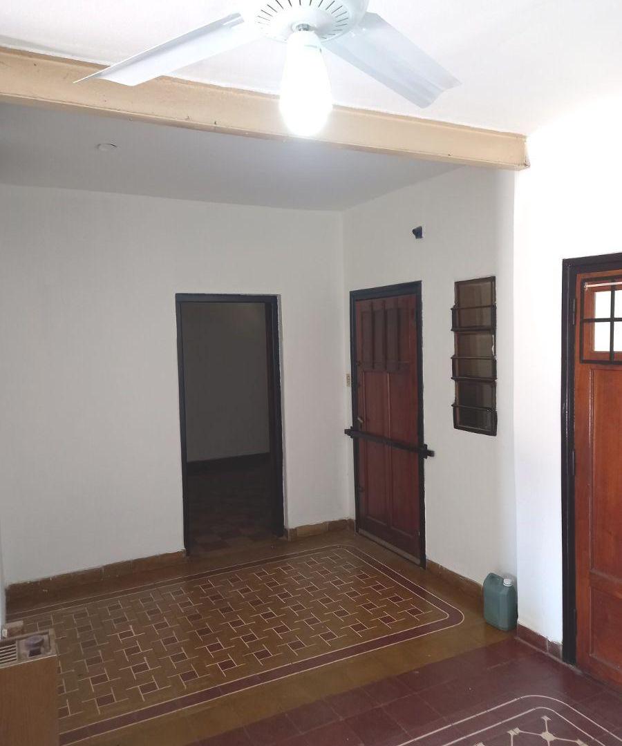 Foto de VENTA Bº TALLERES SUR CARLOS GERVASONI 2525 CASA 2 DOR PATIO Y GARAJE, imagen 2
