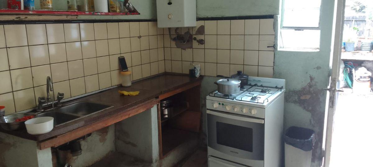 Foto de Venta Lote 8,66 X 21,48 con casa de 5 Ambientes a Reciclar., imagen 5