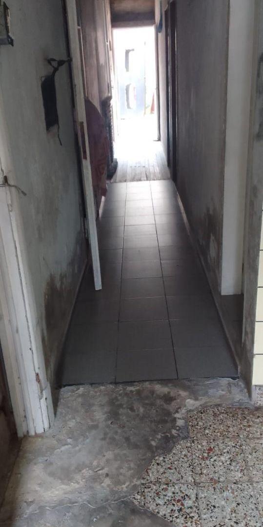 Foto de Venta Lote 8,66 X 21,48 con casa de 5 Ambientes a Reciclar., imagen 3