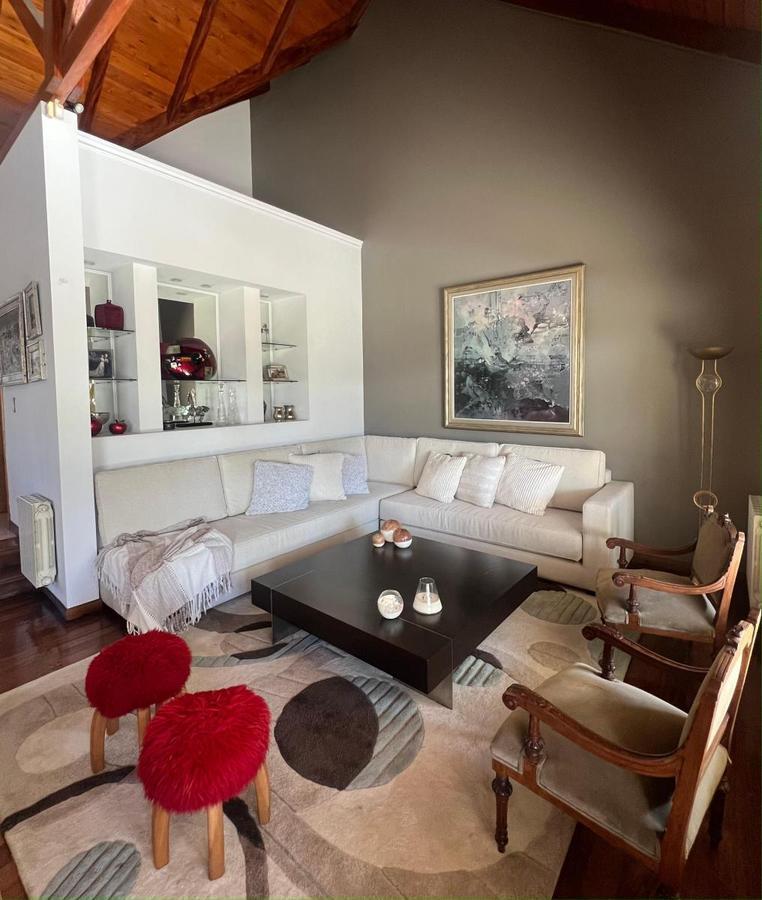 Importante Casa a La Venta 3 Dorm., Argüello 5