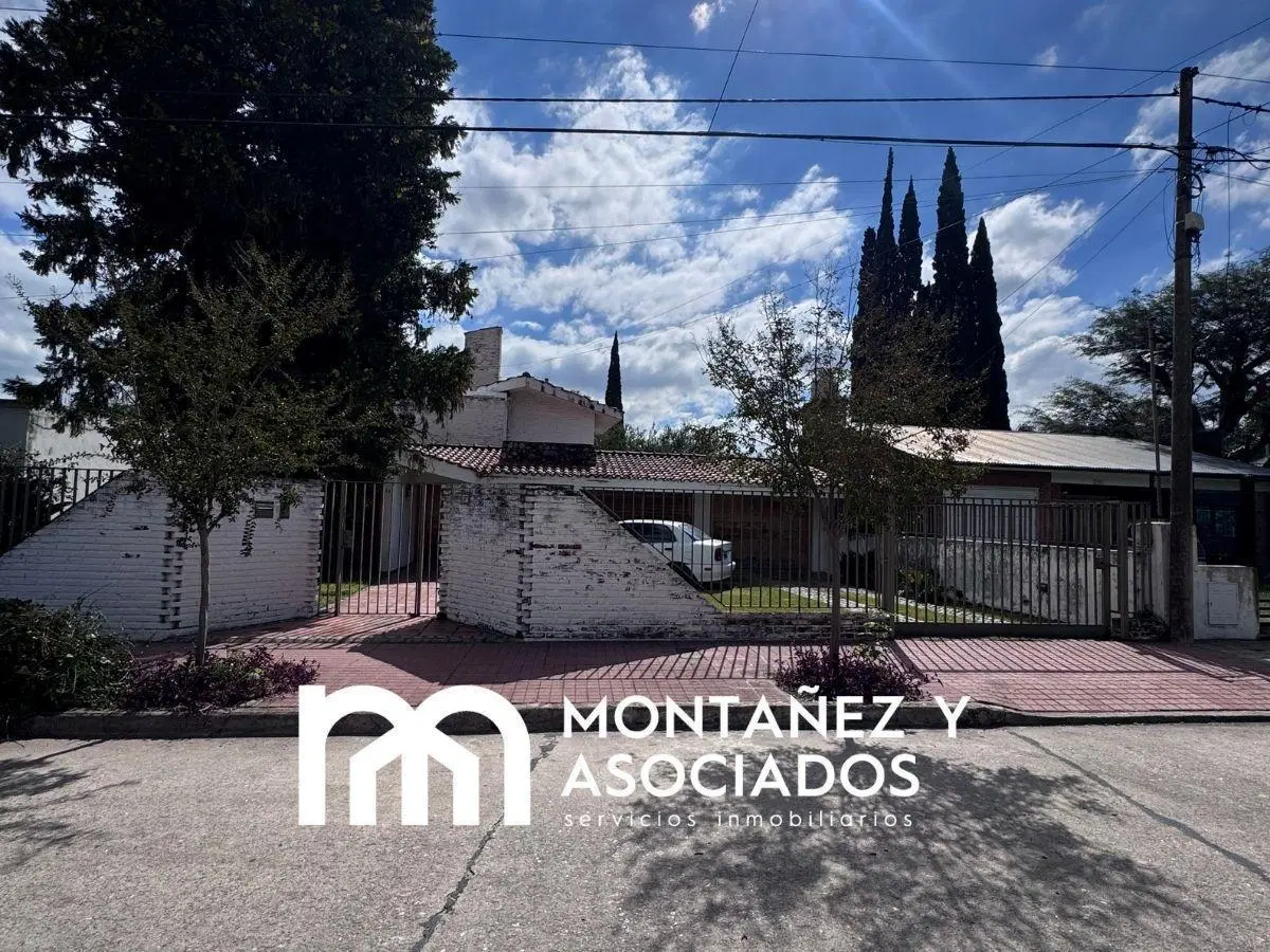Casa 4 dormitorios Cerro De Las Rosas 3