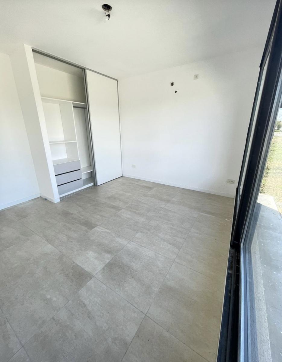 Foto de VENTA CASA 6 ambientes a la Laguna en Barrio San Sebastian AREA 10, imagen 5