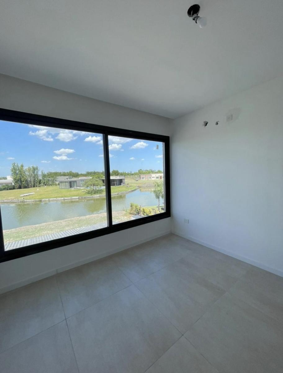 Foto de VENTA CASA 6 ambientes a la Laguna en Barrio San Sebastian AREA 10, imagen 3