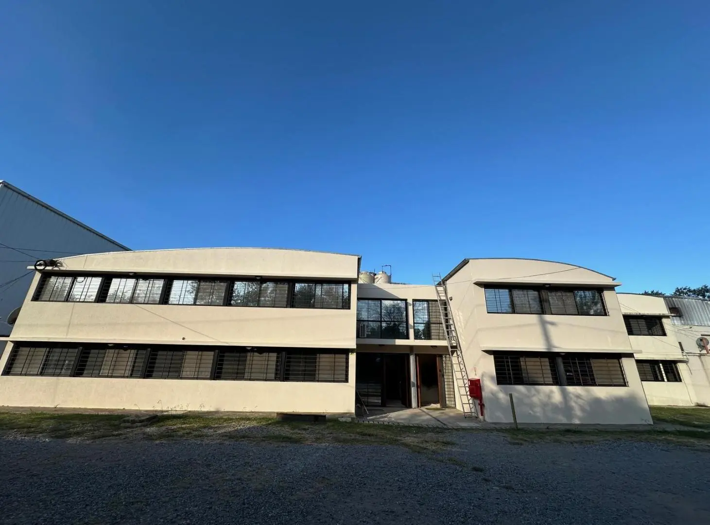 ALQUILER OFICINAS  240 M2  O DEPOSITO PRODUCTOS LIVIANOS  PREDIO INDUSTRIAL ESCOBAR KM 47,5 4