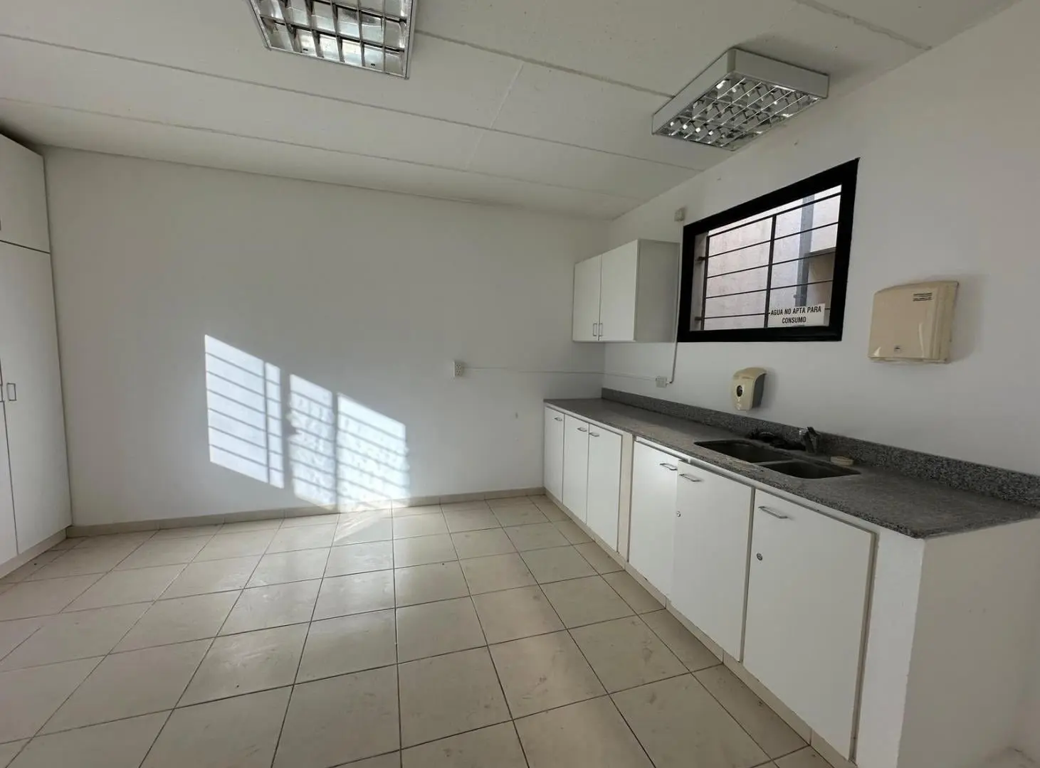 ALQUILER OFICINAS  240 M2  O DEPOSITO PRODUCTOS LIVIANOS  PREDIO INDUSTRIAL ESCOBAR KM 47,5 3