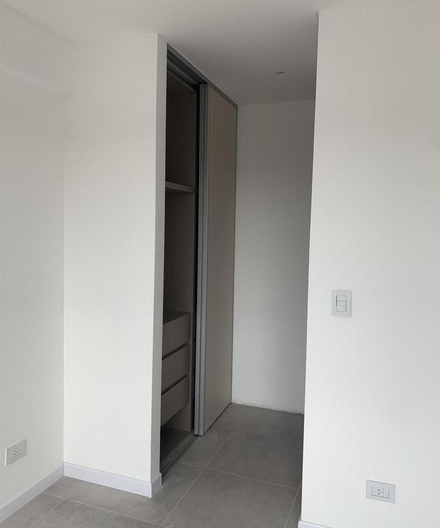 Foto de VENTA DEPARTAMENTO 2 AMBIENTES EN EXCLUSIVA TORRE CON COCHERA Y, imagen 3