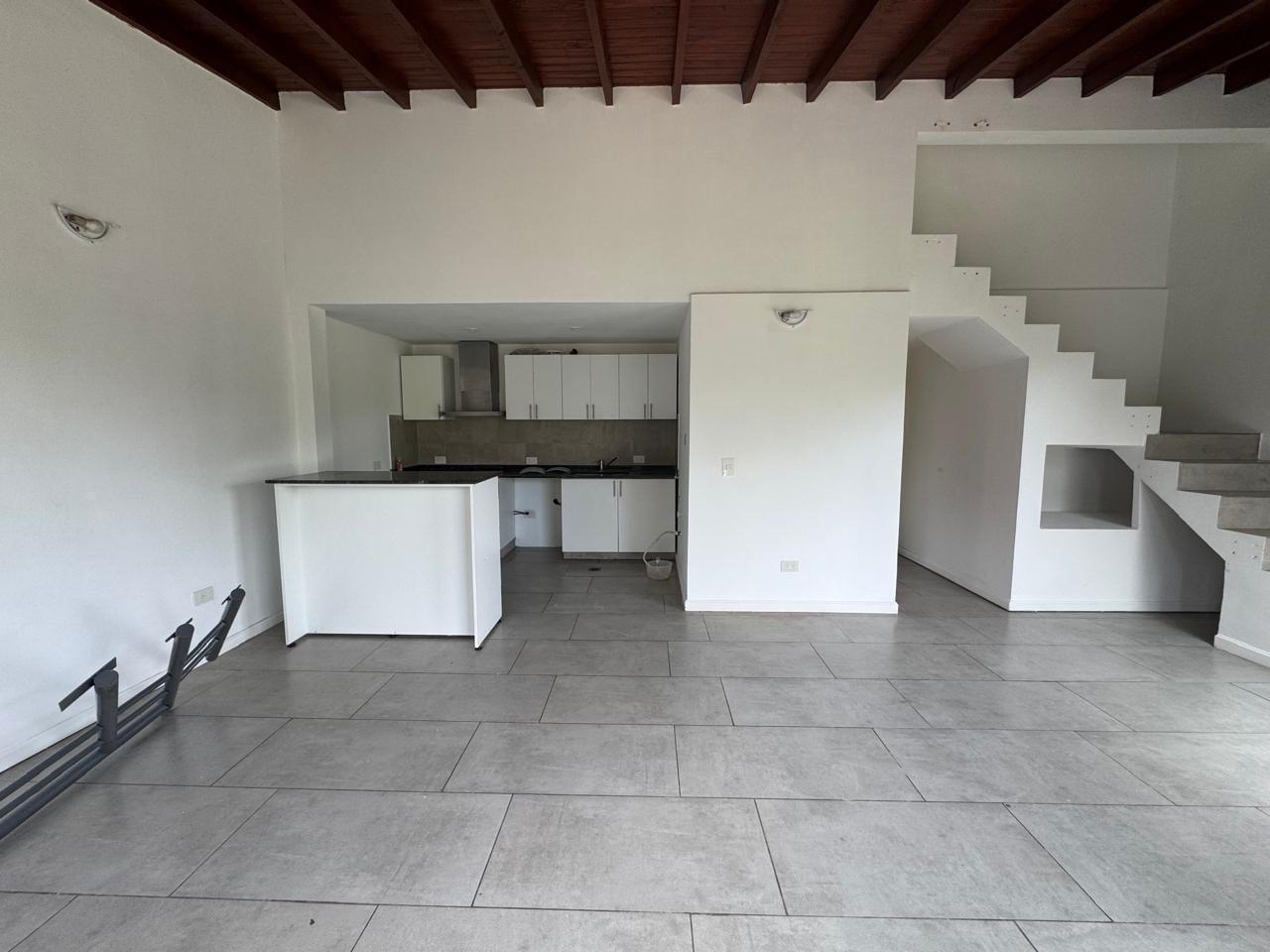 Foto de Alquiler Duplex de 2 ambientes en Del Viso. Apto Profesional, imagen 1