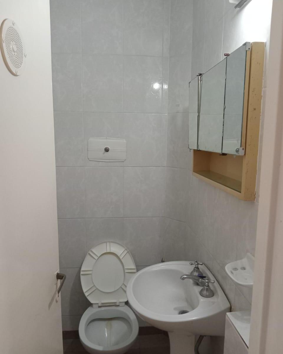 Jl Inmobiliaria Vende Casa en B° m. Muñoz, a 2 Cdras de Cárcano, Alt Becerra. 4