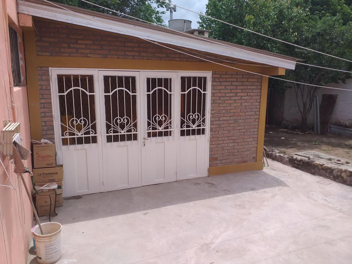 Jl Inmobiliaria Vende Casa a Media Cuadra de Av Cárcano. 4