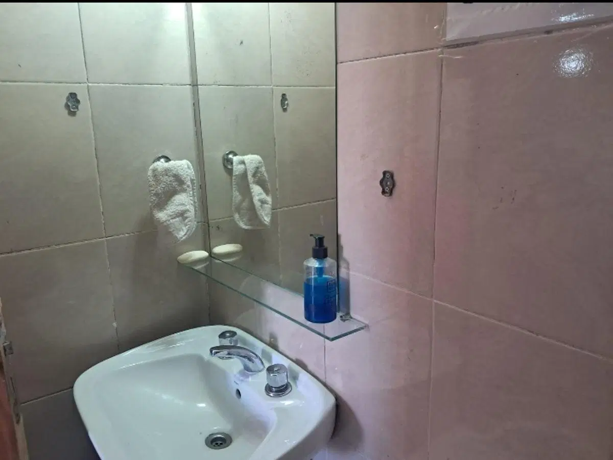 L INMOBILIARIA VENDE MONOAMBIENTE PARA UNA SOLA PERSONA. 6
