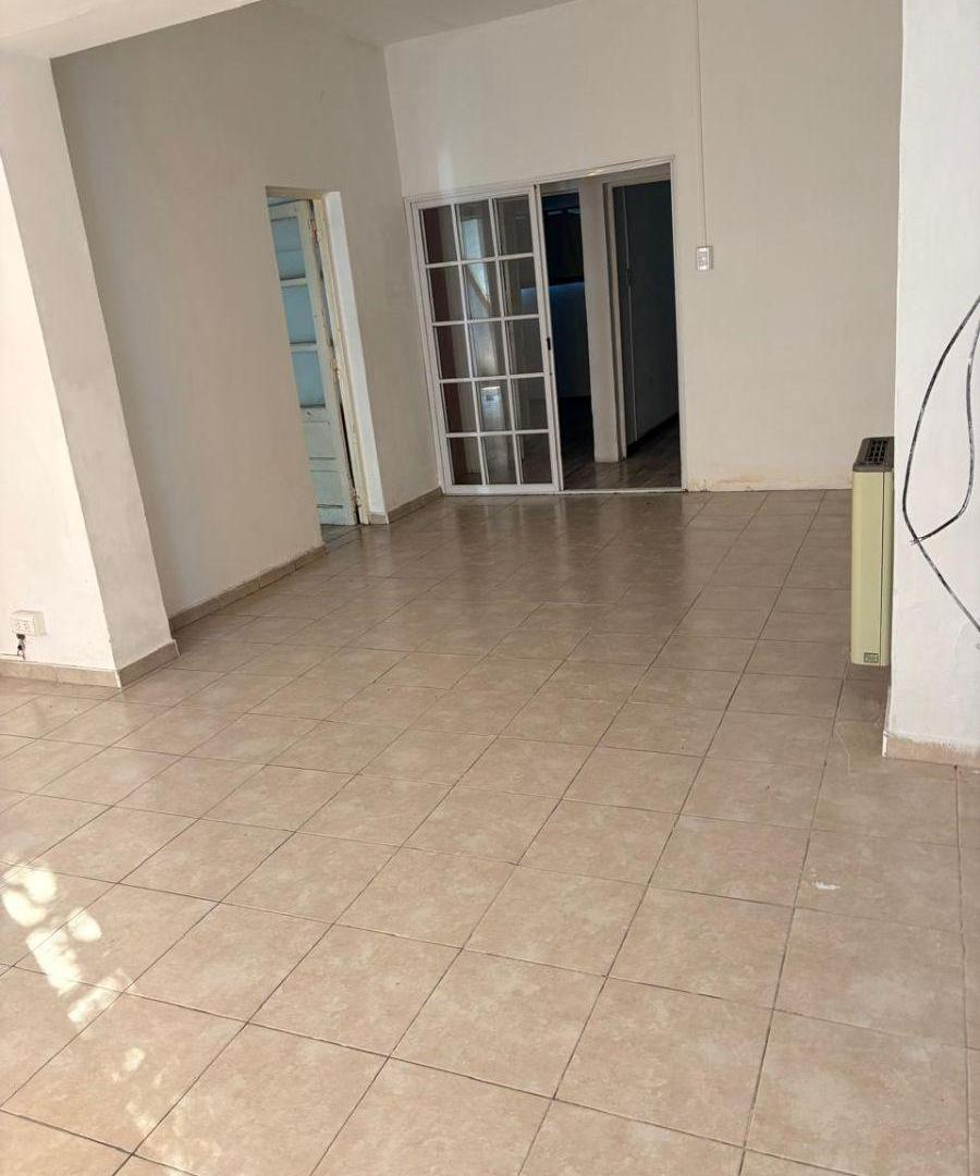 Foto de PH de 100 m² con 2 dormitorios en alquiler en Ituzaingó Norte, imagen 3