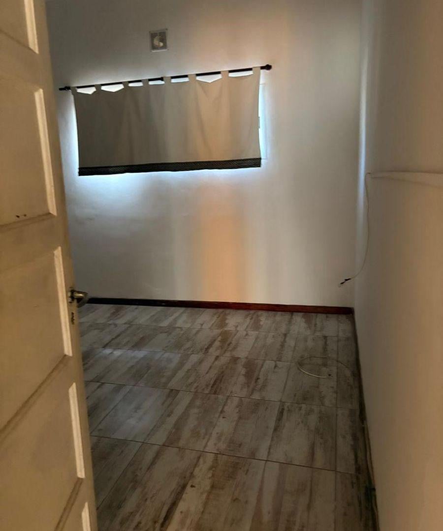 Foto de PH de 100 m² con 2 dormitorios en alquiler en Ituzaingó Norte, imagen 5