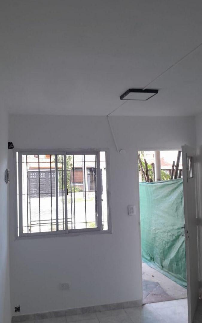 Foto de PH de 21 m² con 1 dormitorio en alquiler en Ituzaingó Norte, imagen 1