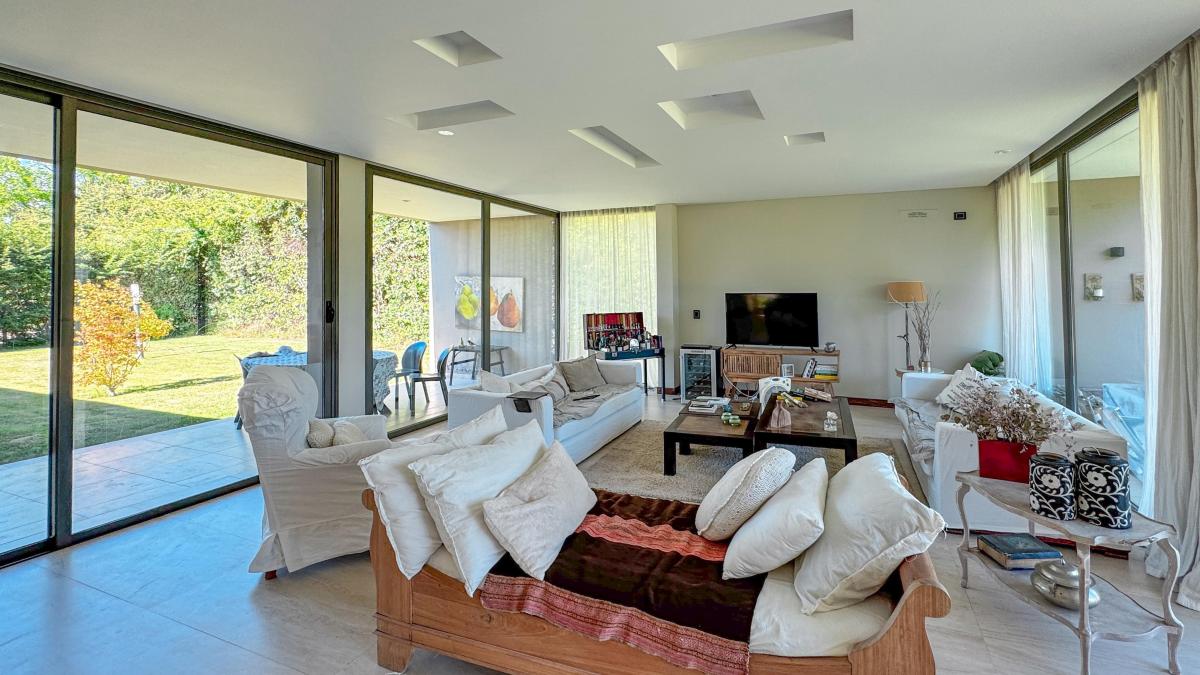 ¡Venta! Casa de Categoría en Barrio Vistalba Country. 1