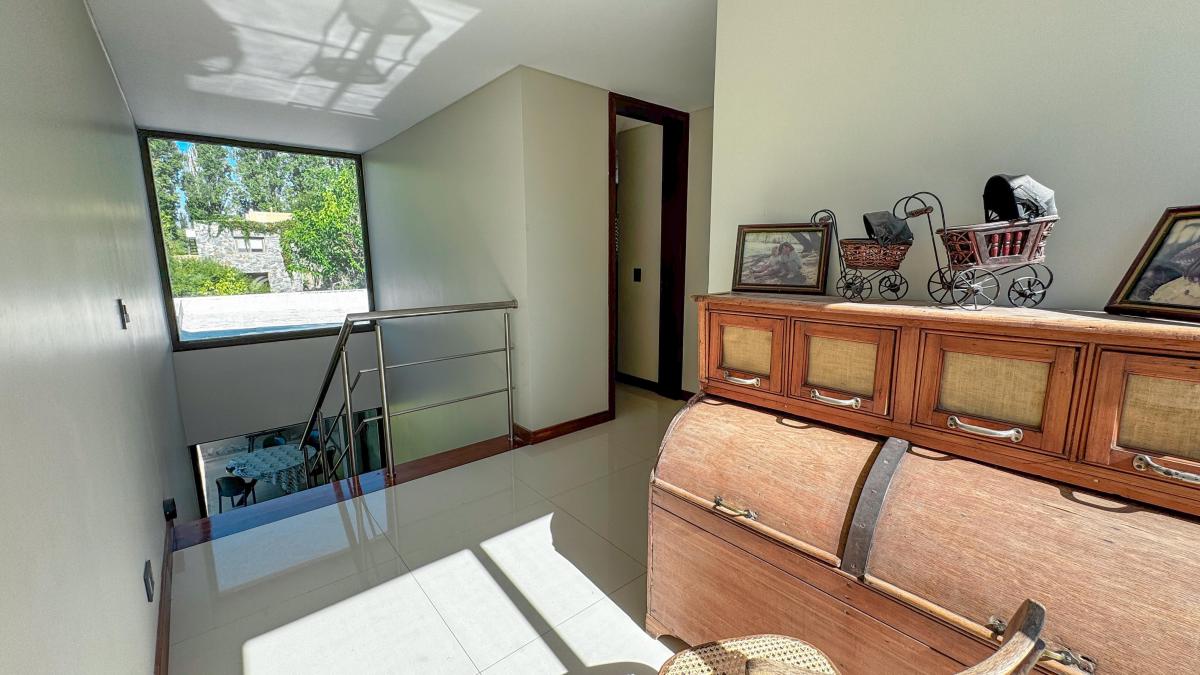 ¡Venta! Casa de Categoría en Barrio Vistalba Country. 3
