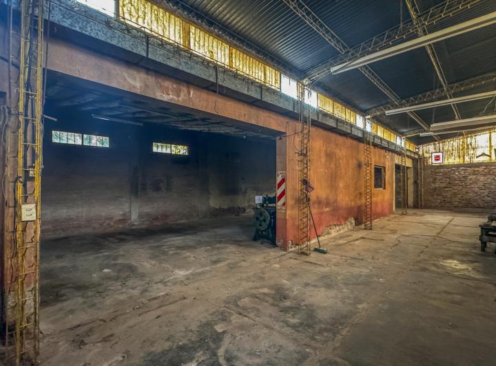 ¡VENTA! Casa + Departamento + Galpón para reciclar o desarrollar! 5