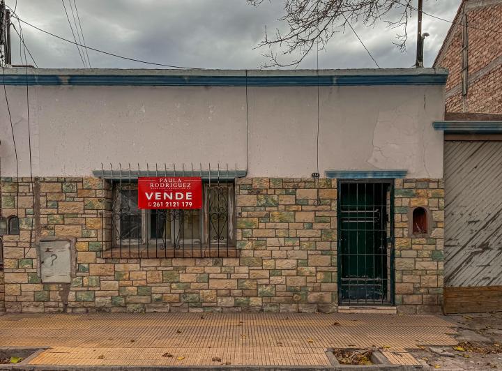 ¡VENTA! Casa + Departamento + Galpón para reciclar o desarrollar! 1