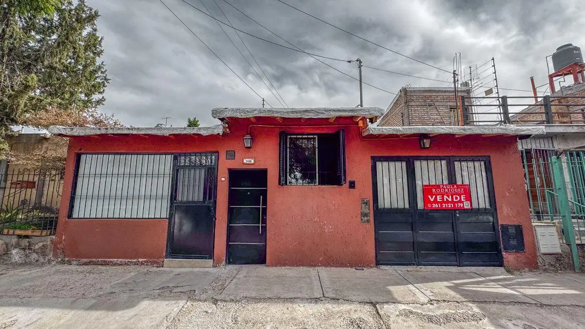 VENDO CASA BARRIO MUNICIPAL, LAS HERAS 8