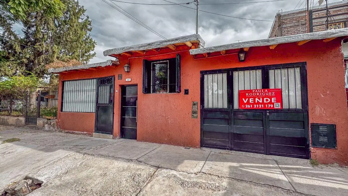 VENDO CASA BARRIO MUNICIPAL, LAS HERAS 5