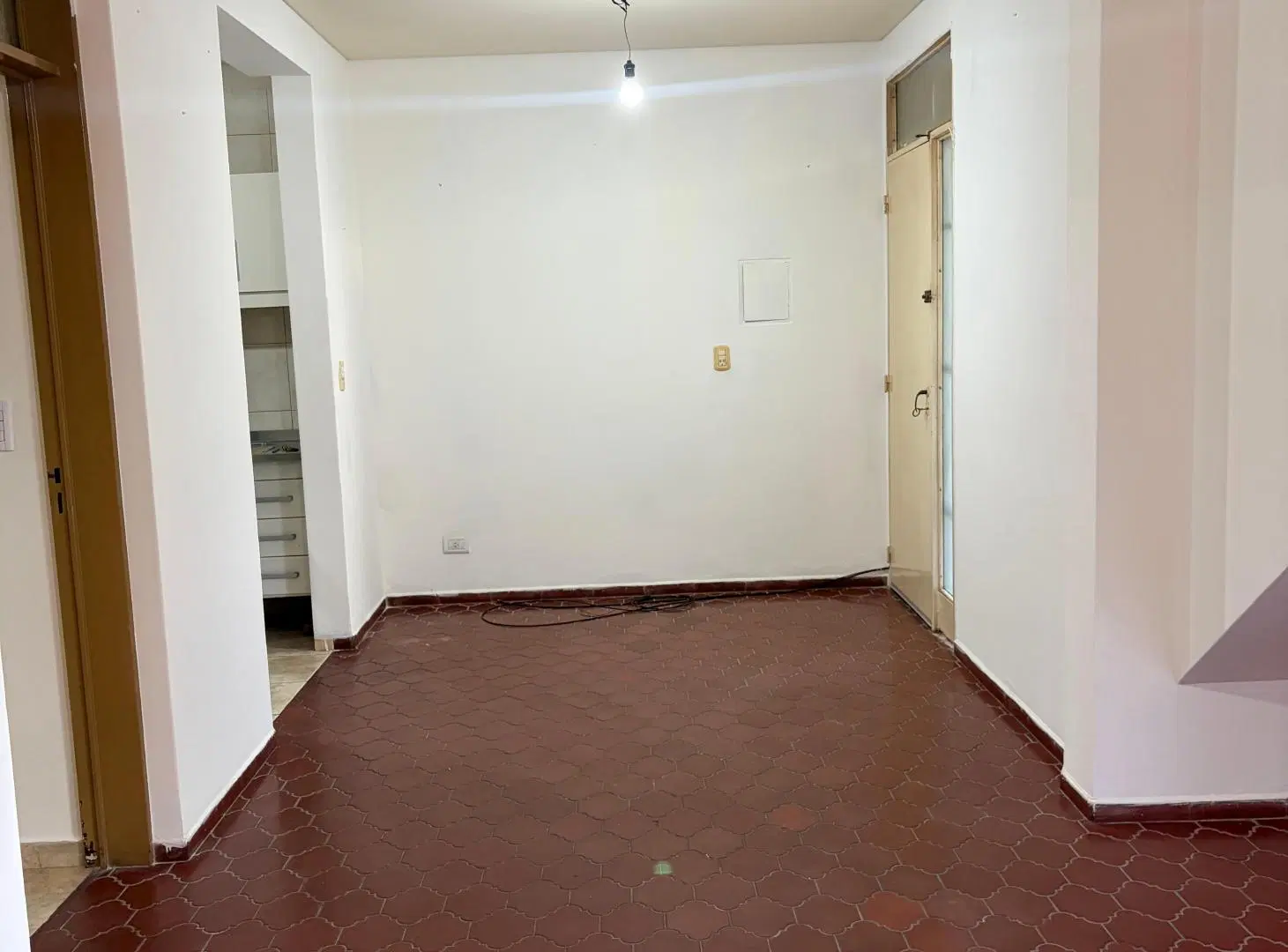 VENDE AMPLIO DEPARTAMENTO EN SEXTA SECCIÓN – CAPITAL 4