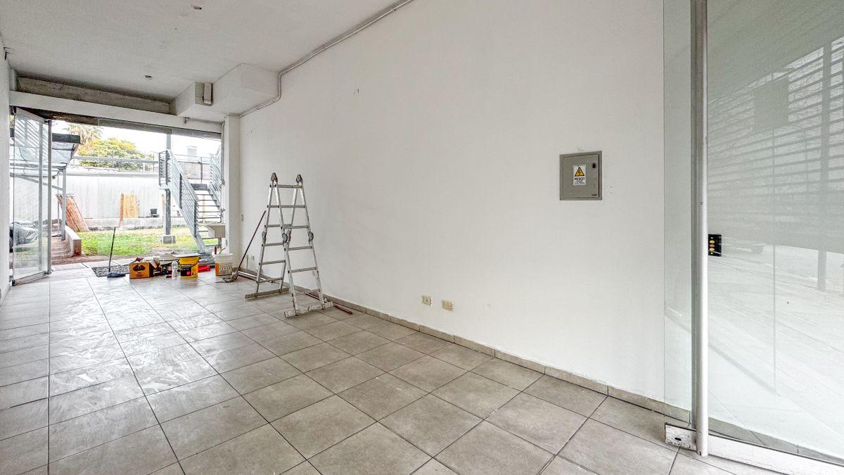 Foto de ALQUILO LOCAL COMERCIAL EN GODOY CRUZ FRENTE A EASY, imagen 4