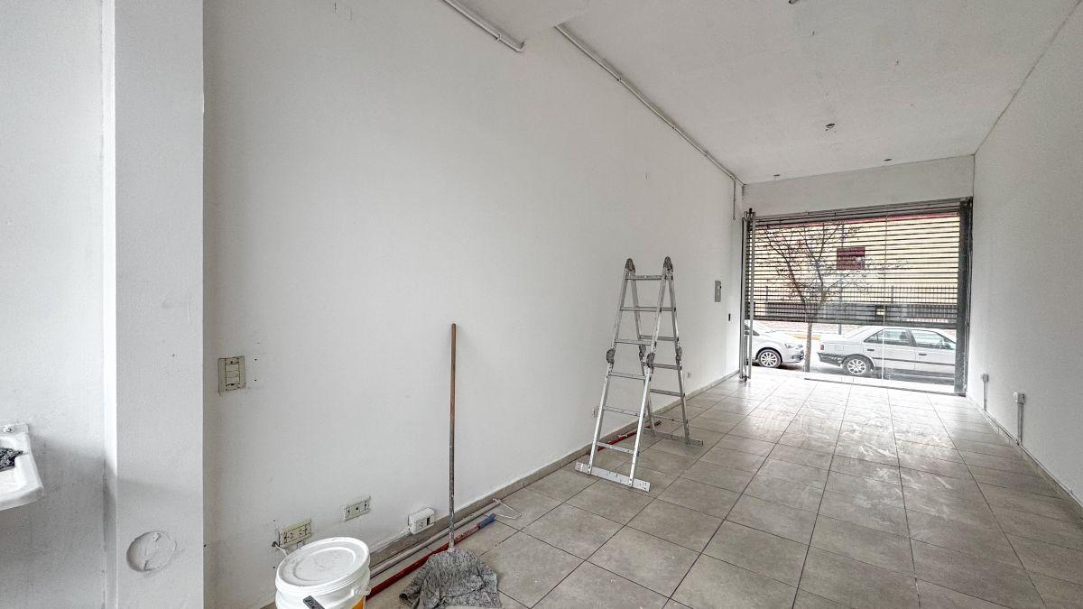 Foto de ALQUILO LOCAL COMERCIAL EN GODOY CRUZ FRENTE A EASY, imagen 1