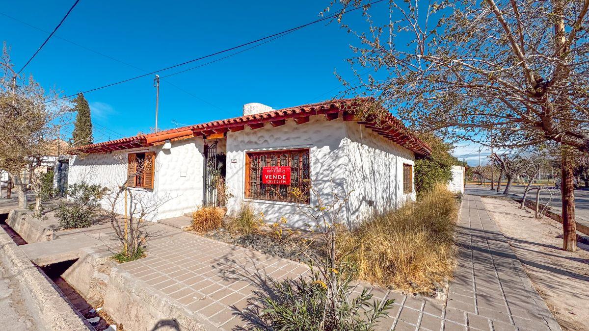 Foto de ¡VENTA! CASA ESQUINA 3 HAB. EN BARRIO UNIMEV, imagen 2