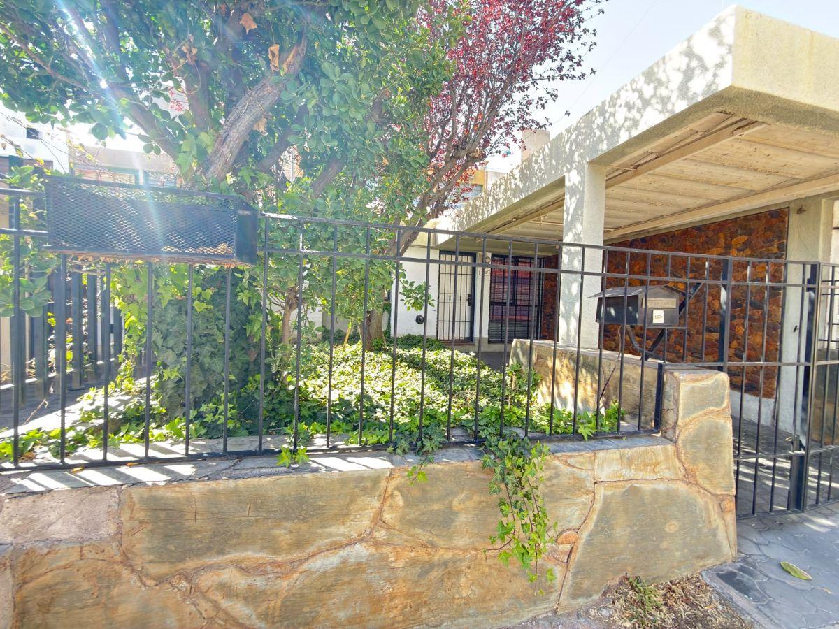 Foto de ALQUILO CASA B° FUSH - CALLE LAGO OLMOS - GODOY CRUZ, imagen 3