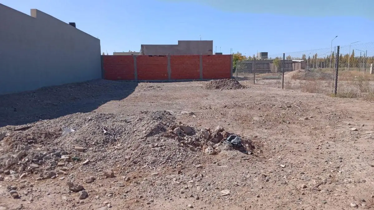 Terreno de 302 m2 en venta en B°Confluencia , Plottier 2