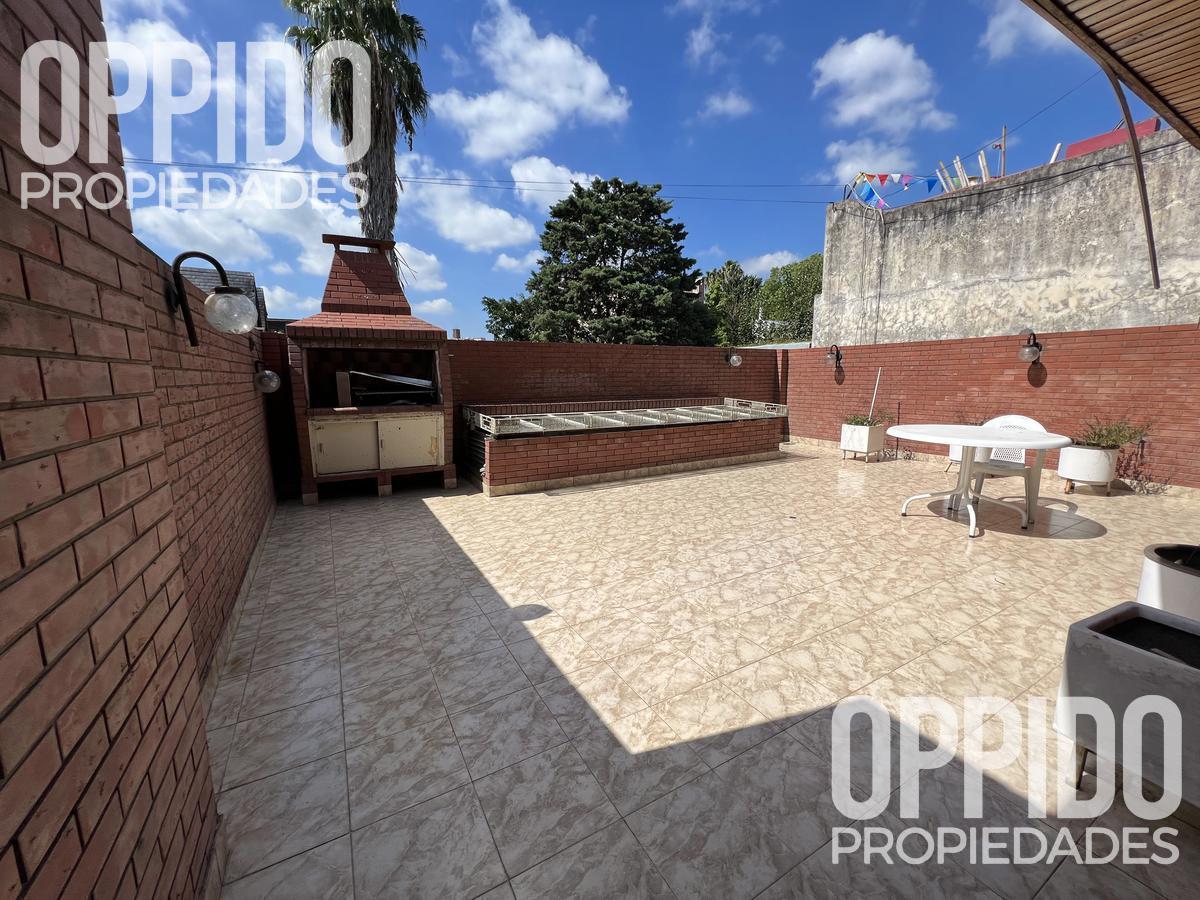 Espectacular Casa en Venta en Villa Lugano! 2