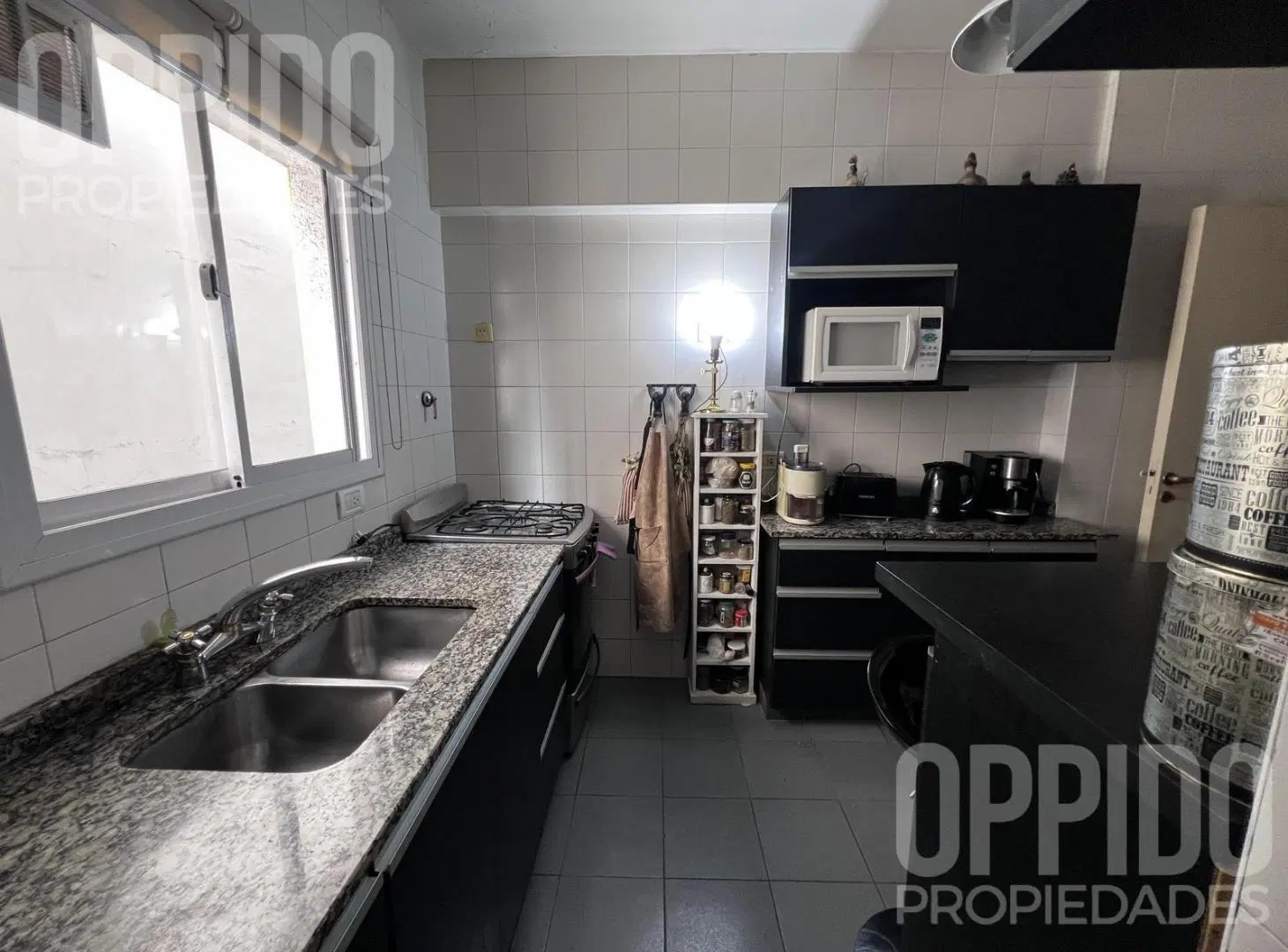 Hermoso 4 ambientes con cochera en Venta ubicado en hermosa zona de Caballito! 2