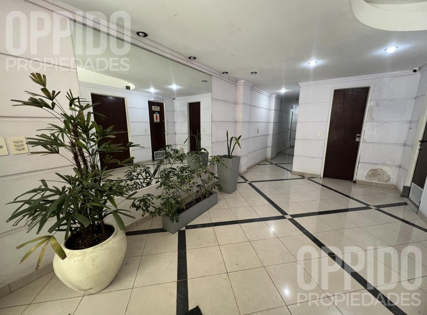 Foto de Hermoso y amplio 4 ambientes en dúplex con Cochera y Baulera en Venta, imagen 3