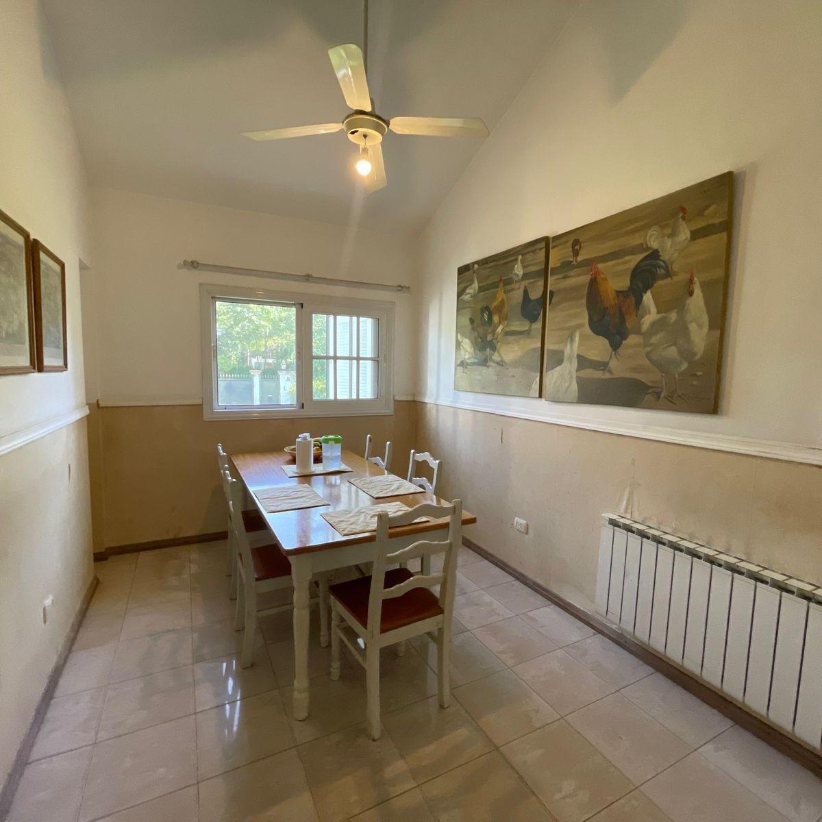 Villa Allende. Calle Guayaquil. Casa en Venta de 4773 m² Totales. 3 Dorm. Pileta 2