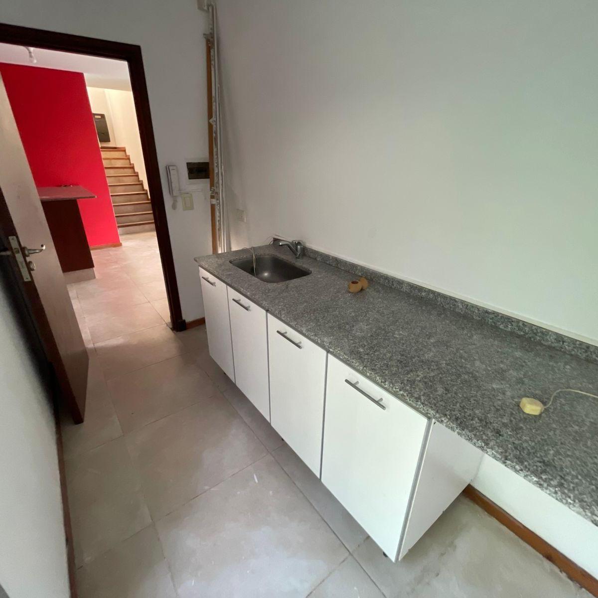 Villa Allende. Housing. Casa en Venta de 3 Dorm. C/ Cochera y Jardín 3