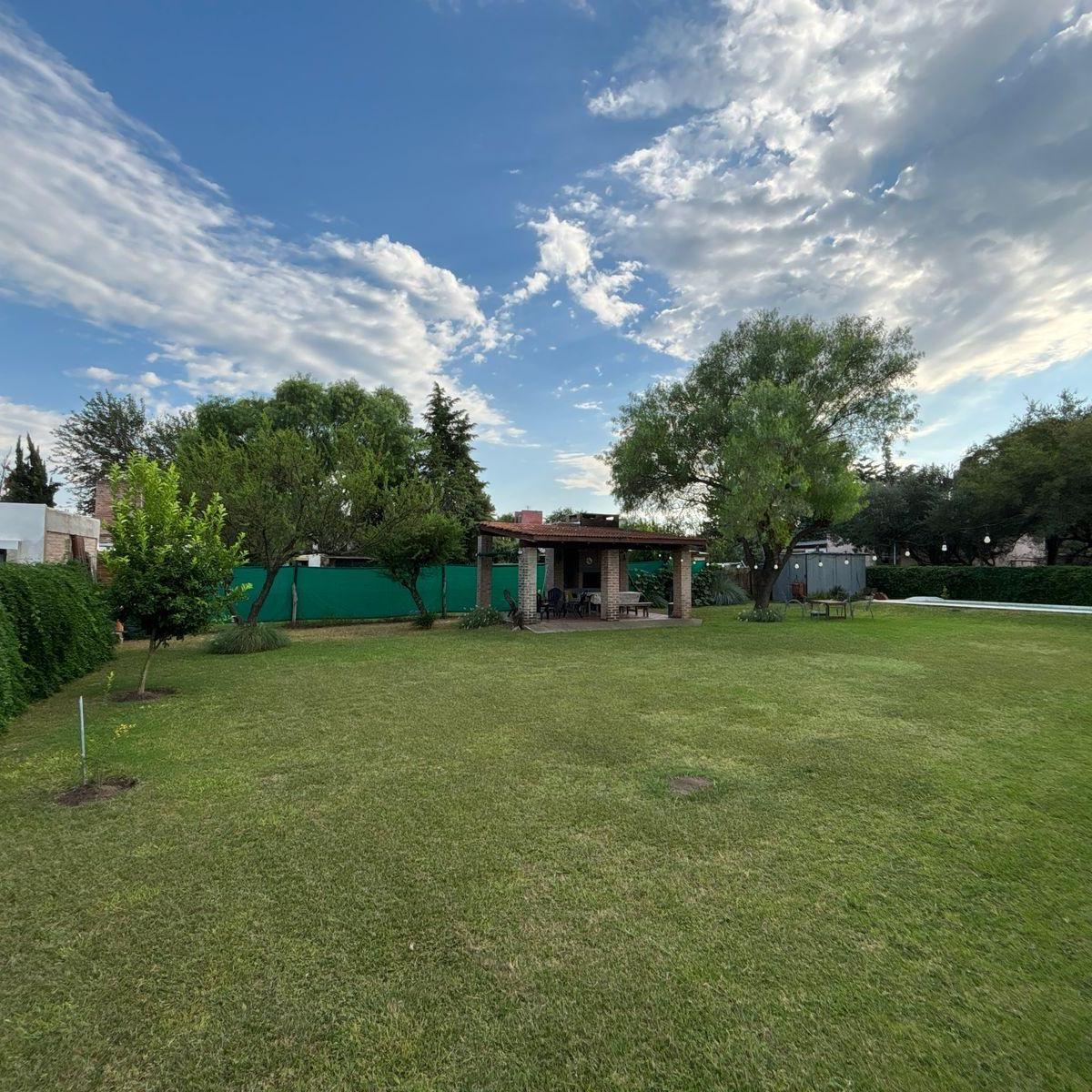 Excelente Casa en Venta de 3 Dorm., Pileta y Gran Parque en Mendiolaza 5