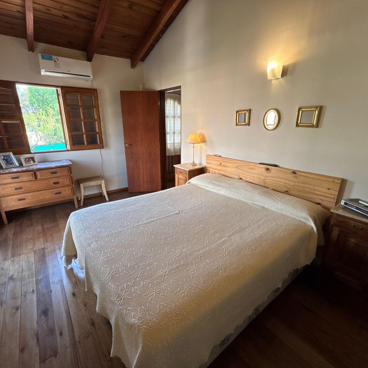 Excelente Casa en Venta de 3 Dorm., Pileta y Gran Parque en Mendiolaza 3